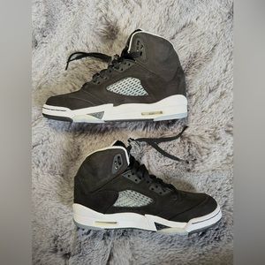 Jordan Retro 5 Moonlight; Boy’s Grade School size 4.5; NWOT NEVER WORN